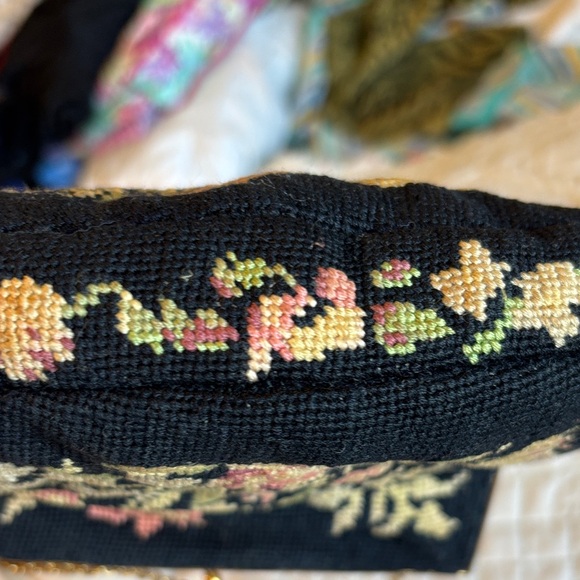 Vintage 1940’s Jolles Floral Needlepoint Black Clutch / purse - Picture 6 of 9